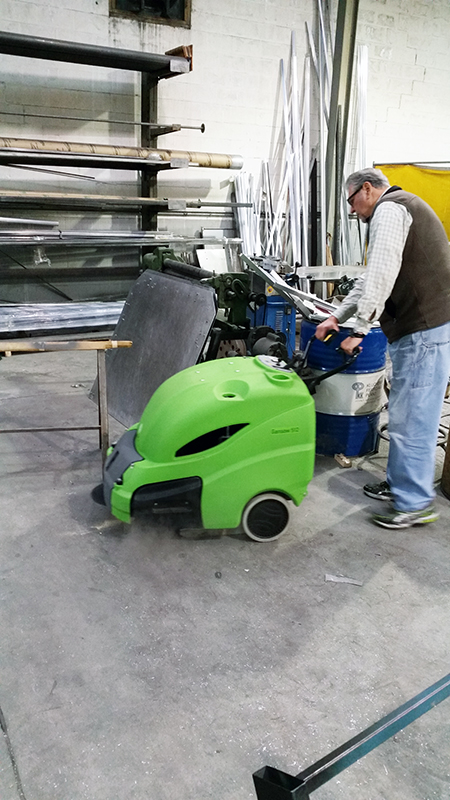 IPC Eagle 512 Vacuum Sweeper in Action